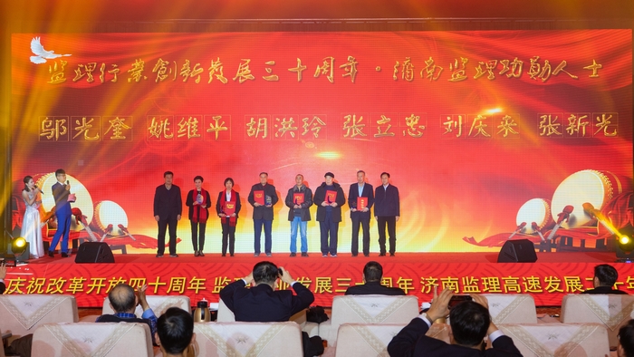 頒獎(jiǎng).jpg 頒獎(jiǎng).jpg